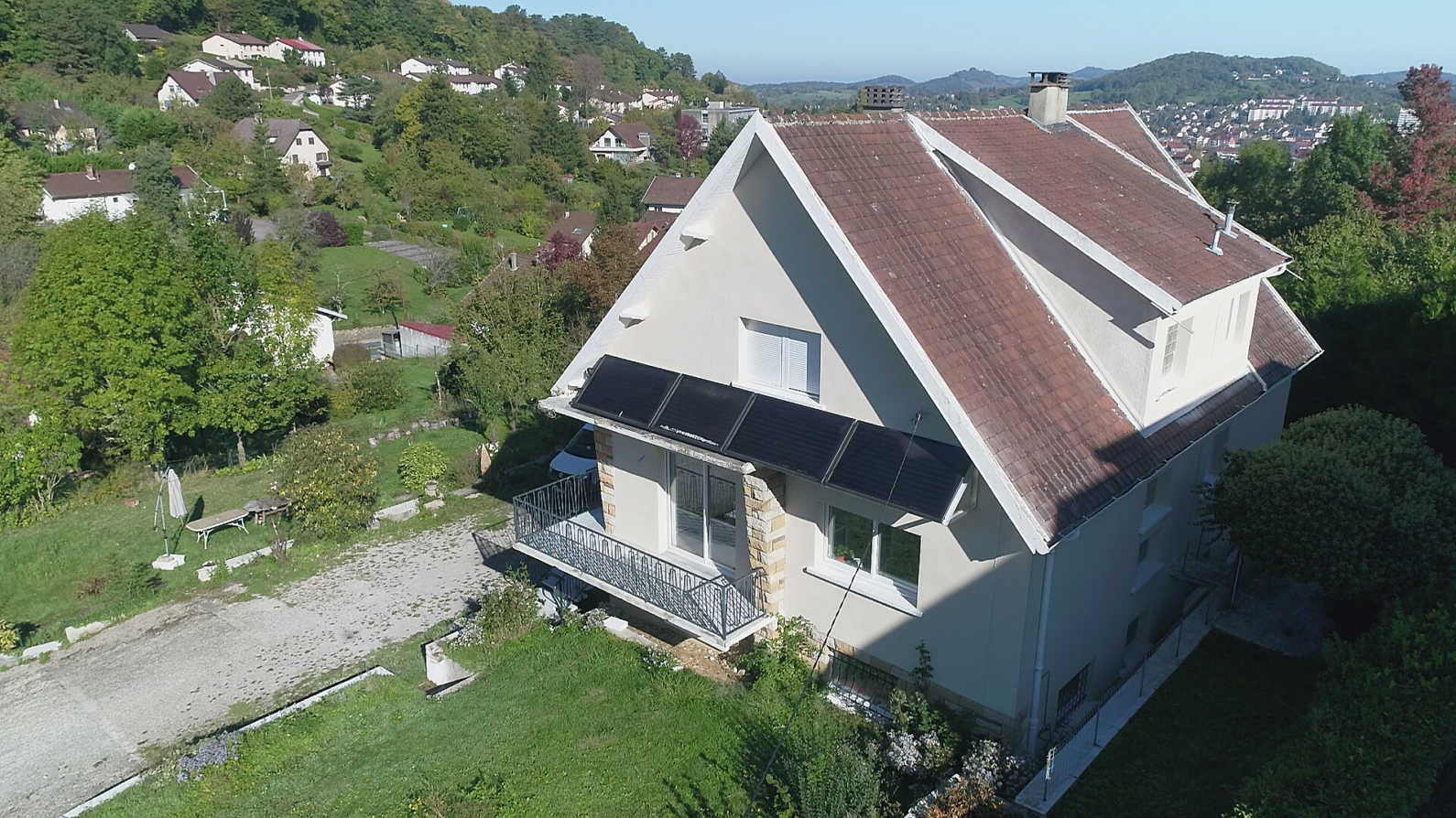 Panneaux solaires thermiques sur façade sud